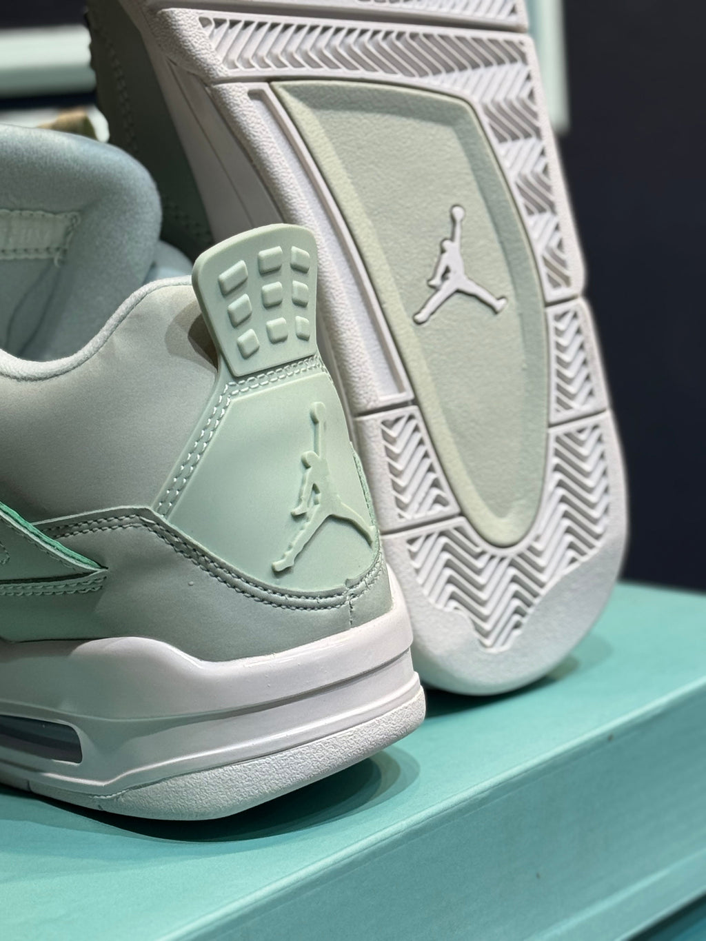Jordan retro 4 abundance