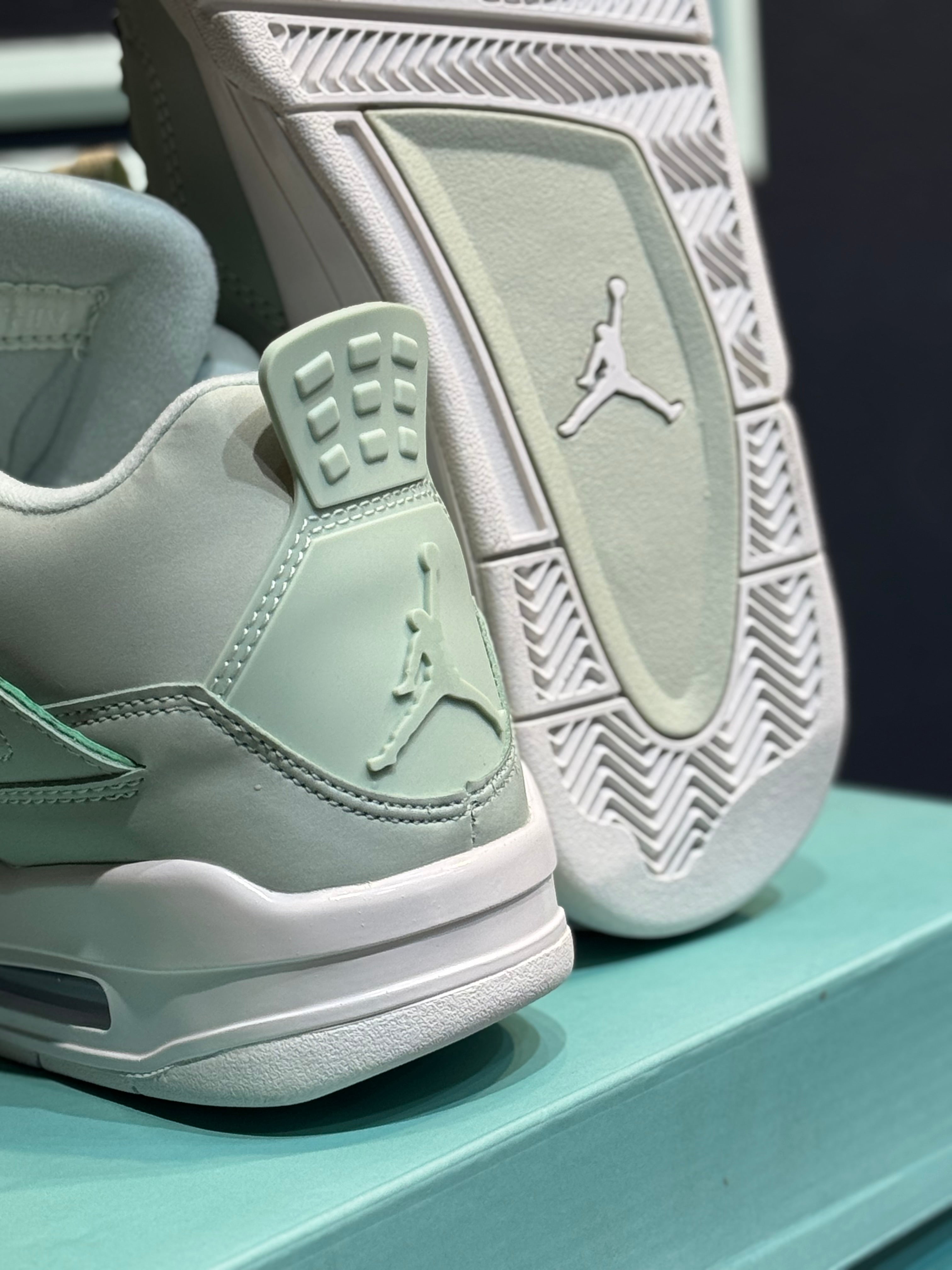 Jordan retro 4 abundance