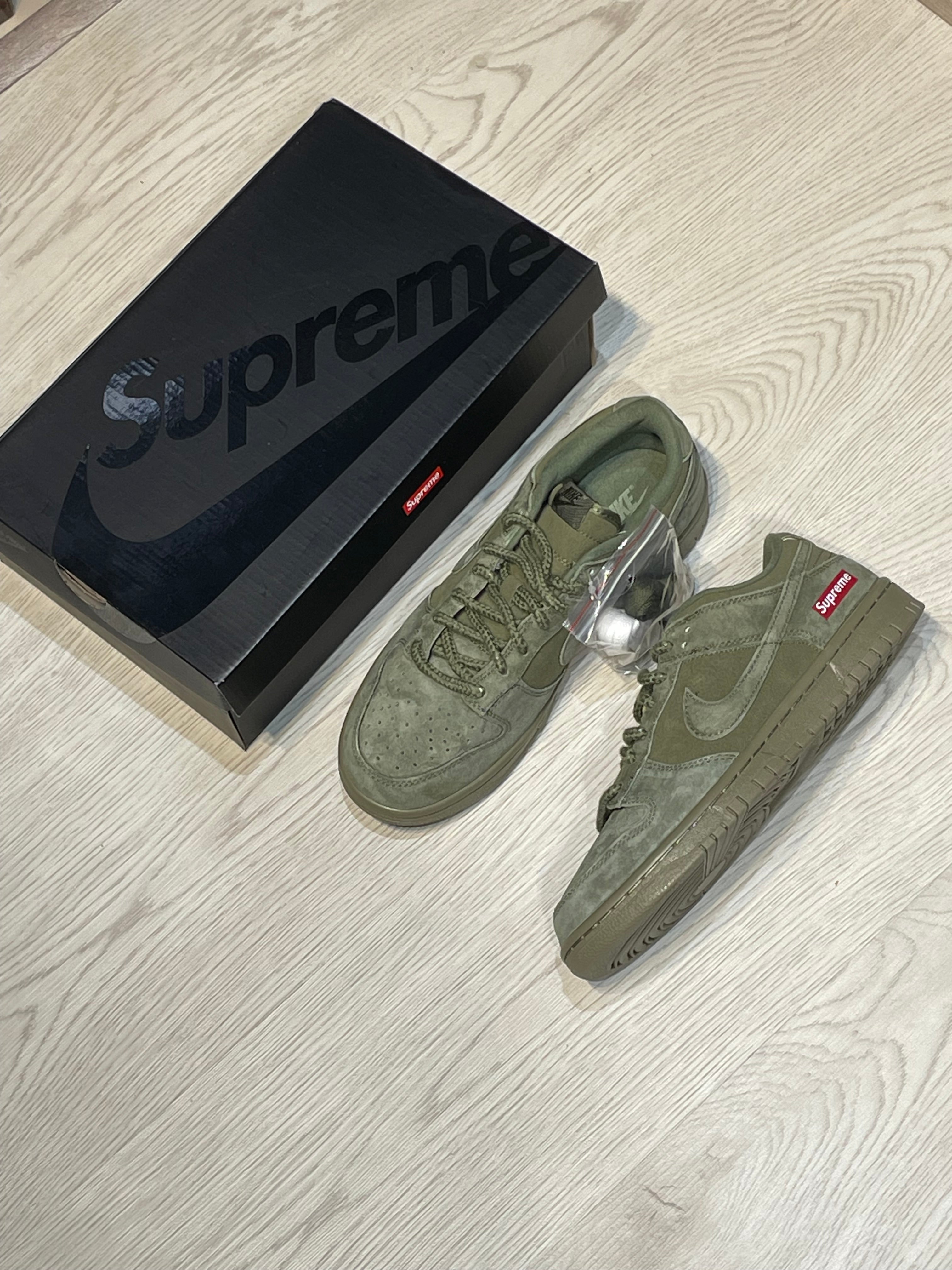 Nike dunk x supreme