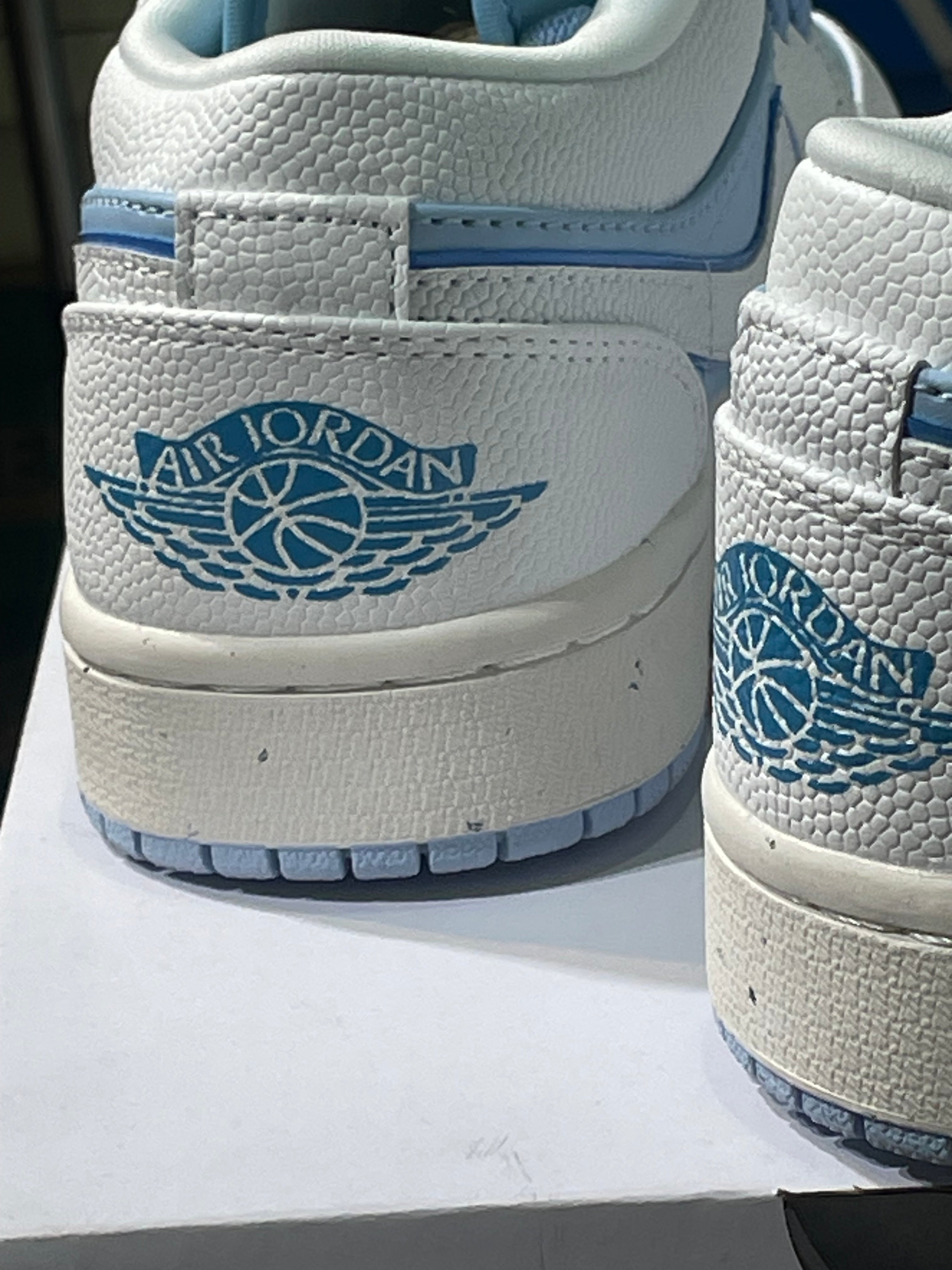 Jordan retro 1 low ice blue