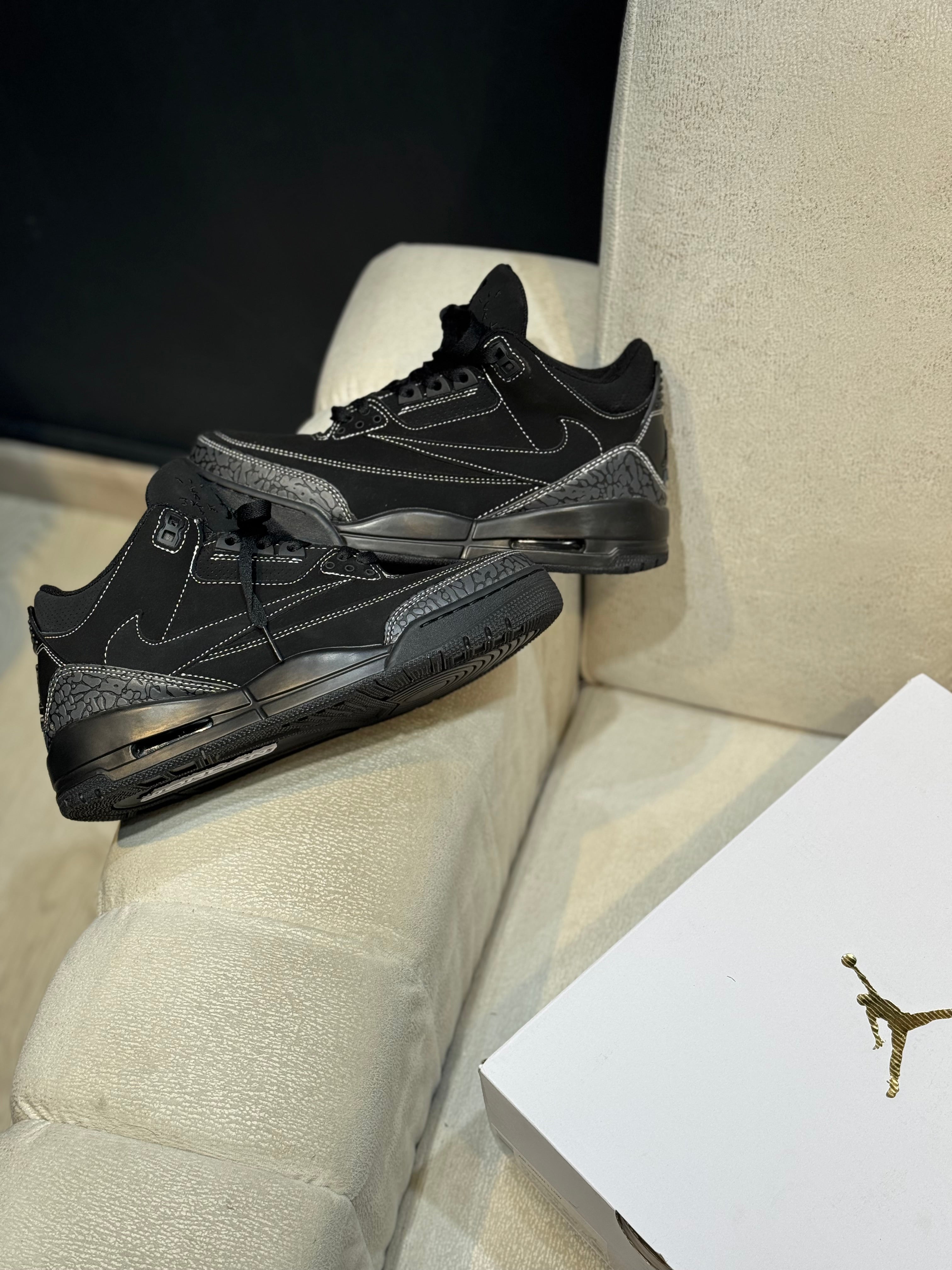 Jordan retro 3 black x travis scott