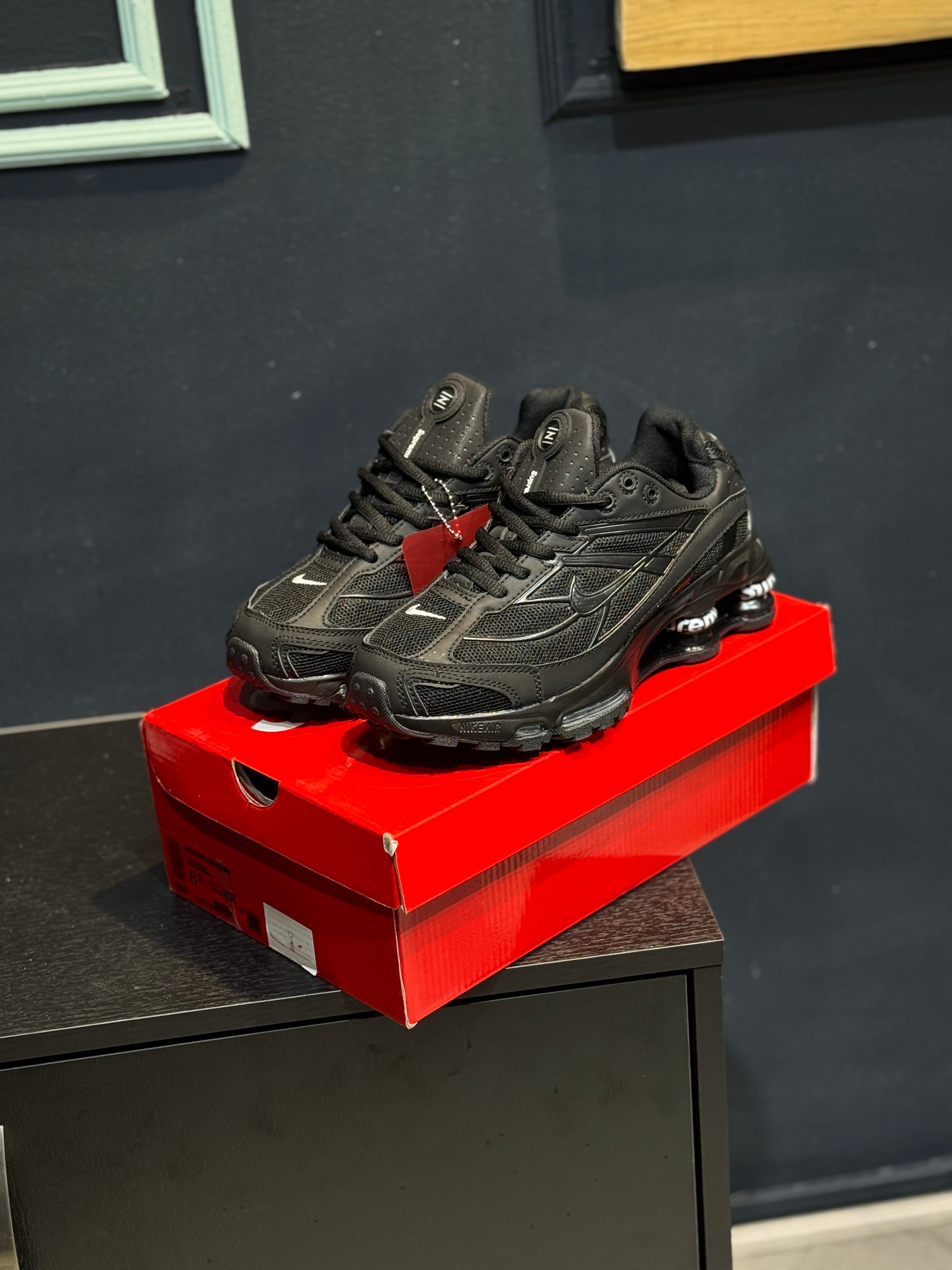 Nike shox x supreme