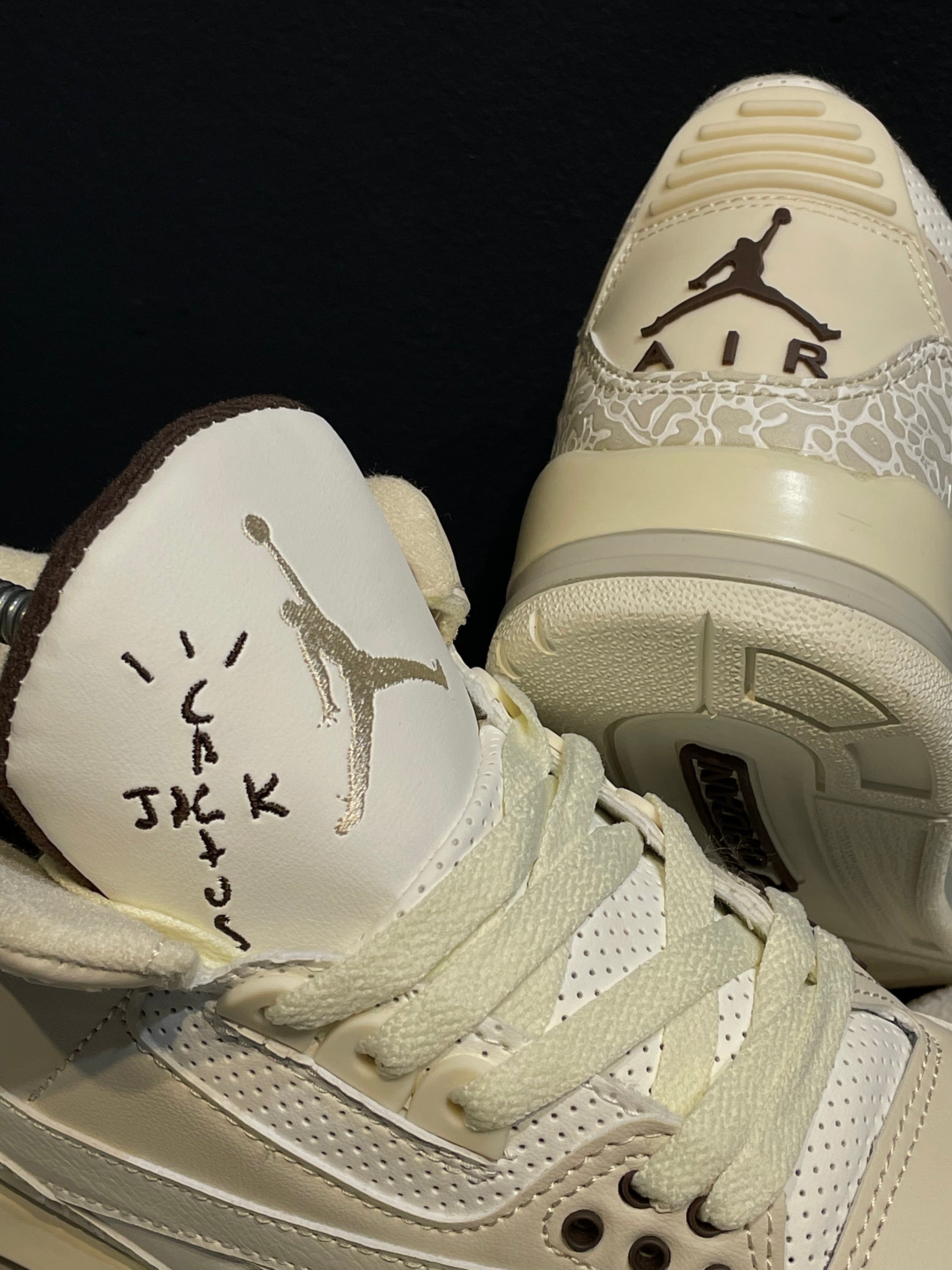 Jordan retro 3 x travis scott