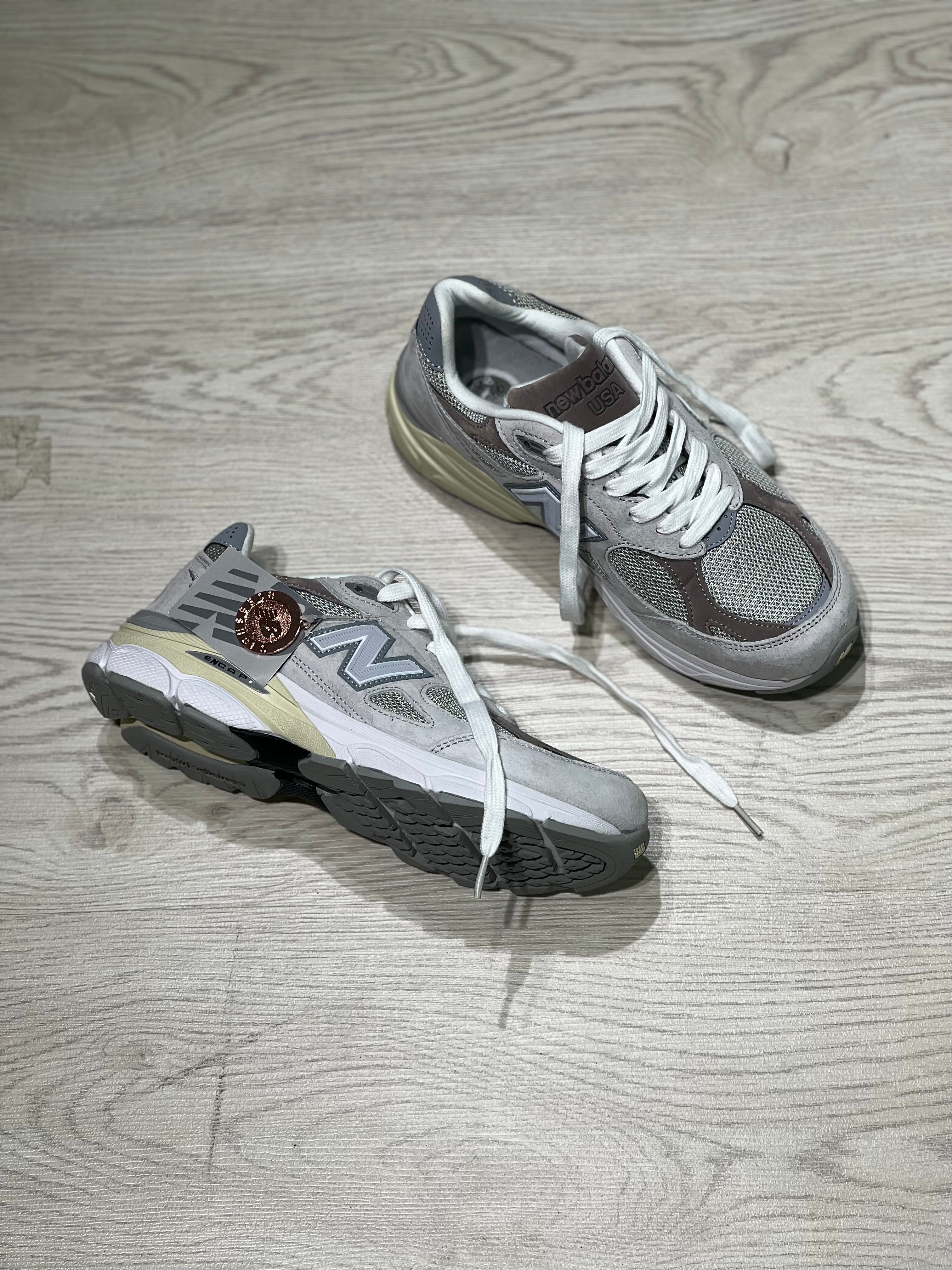New Balance 990
