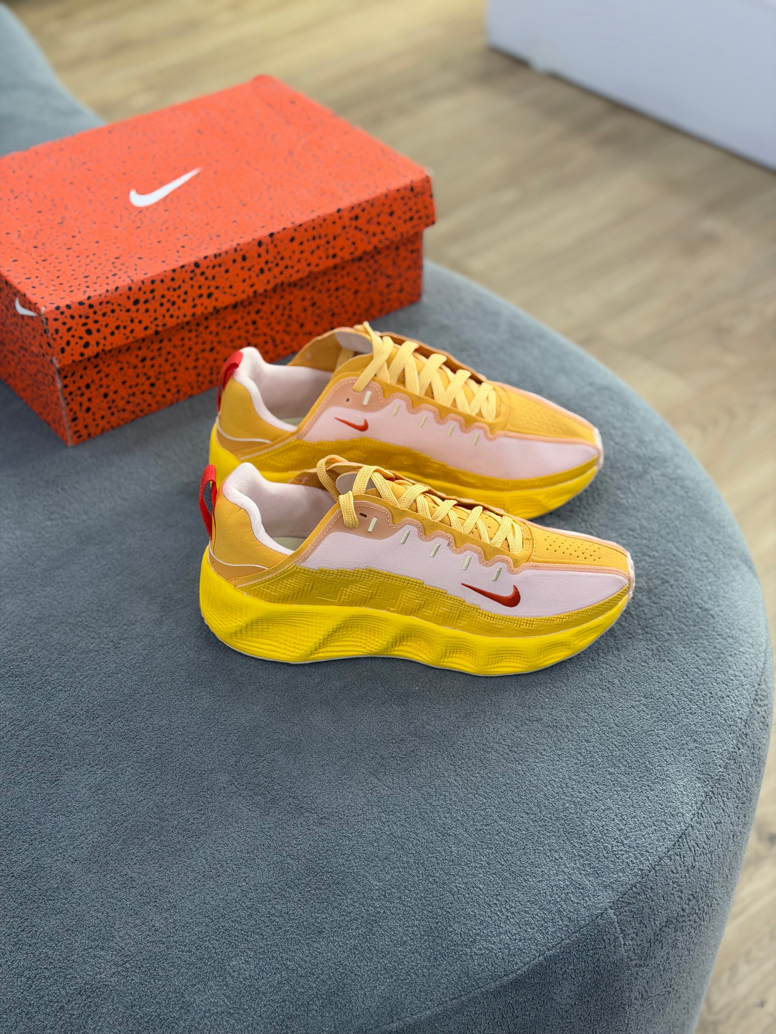 NIKE AVA ROVER