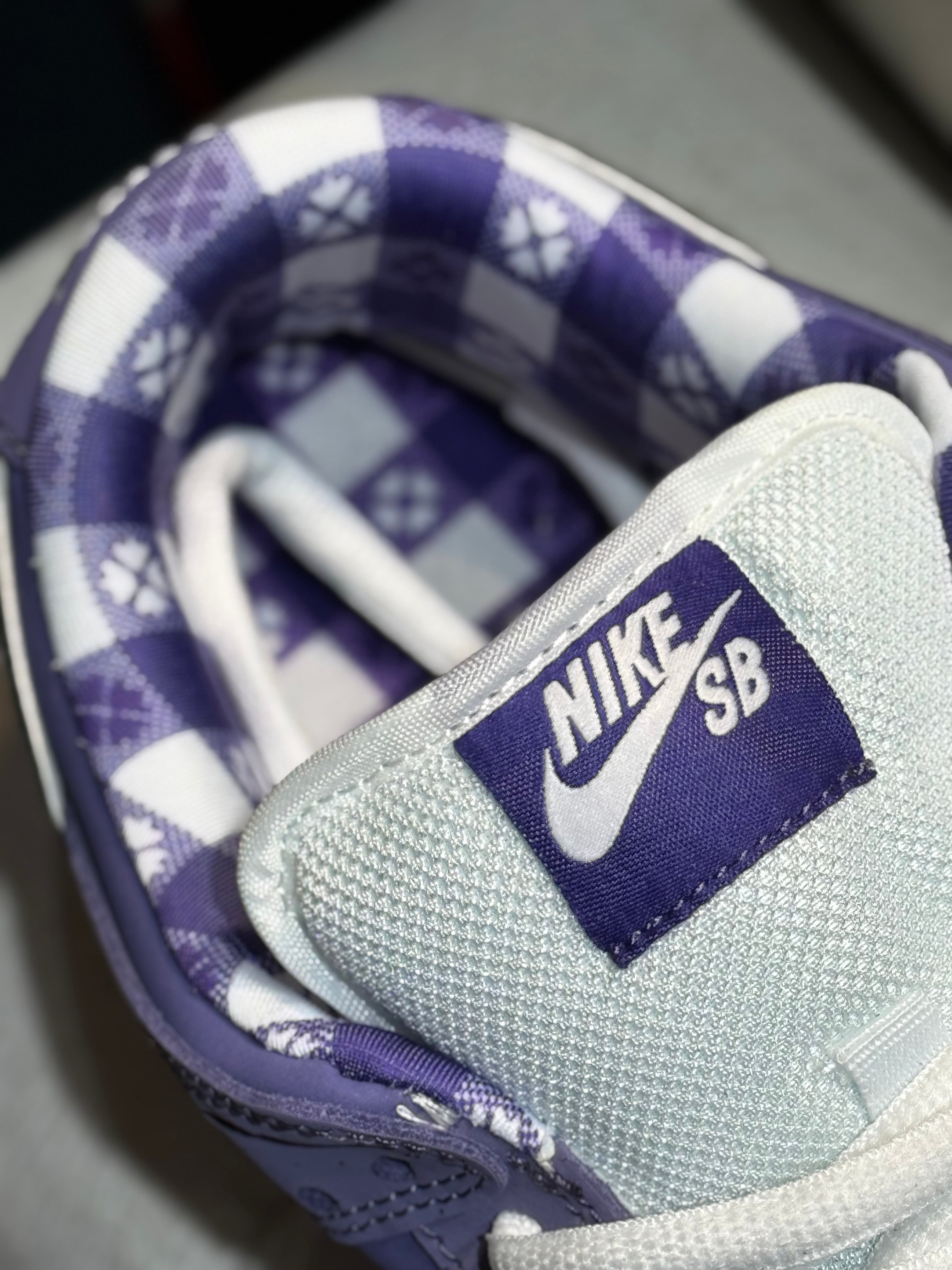 Nike sb dunk  purple lobster