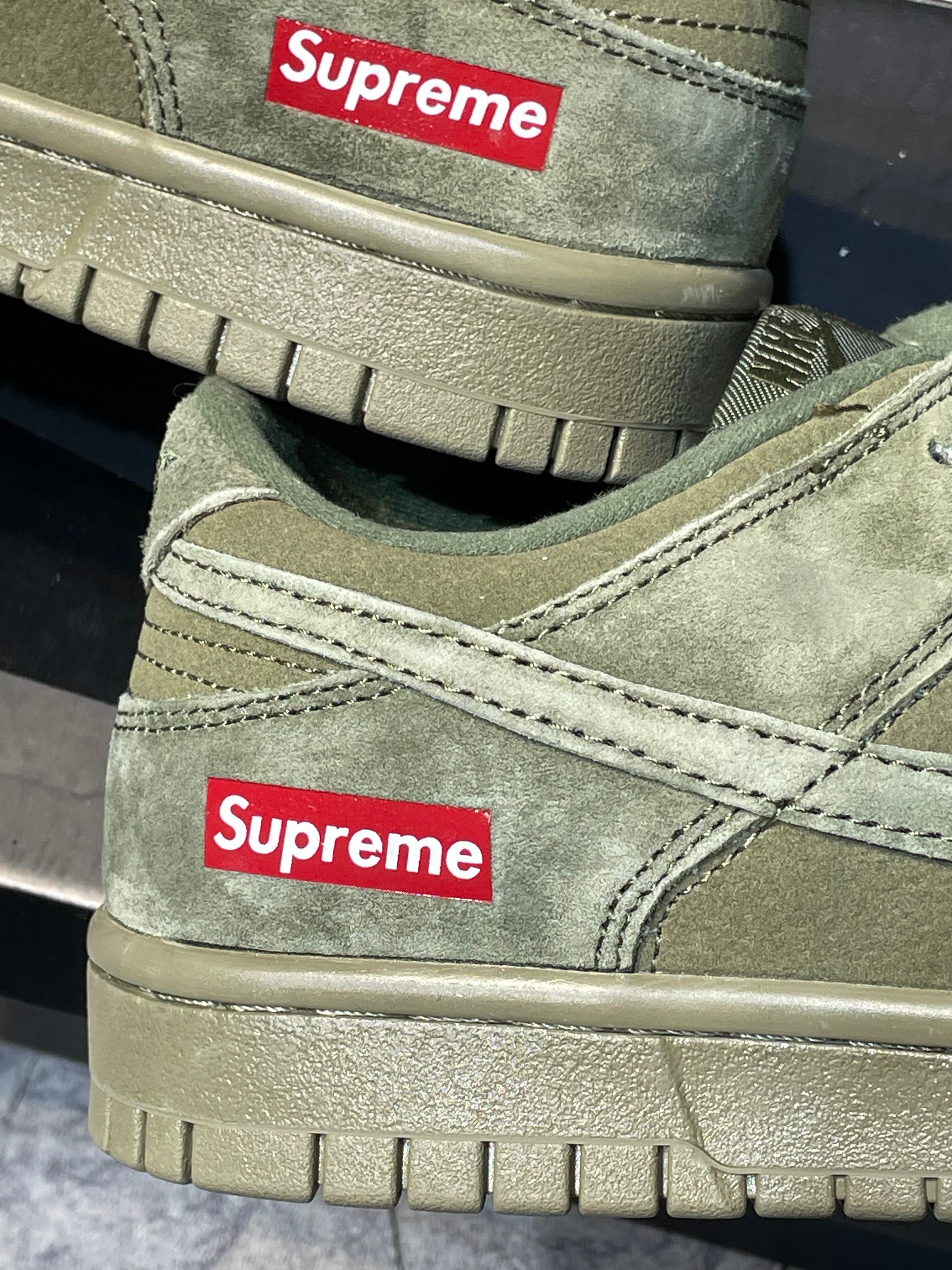 Nike dunk x supreme