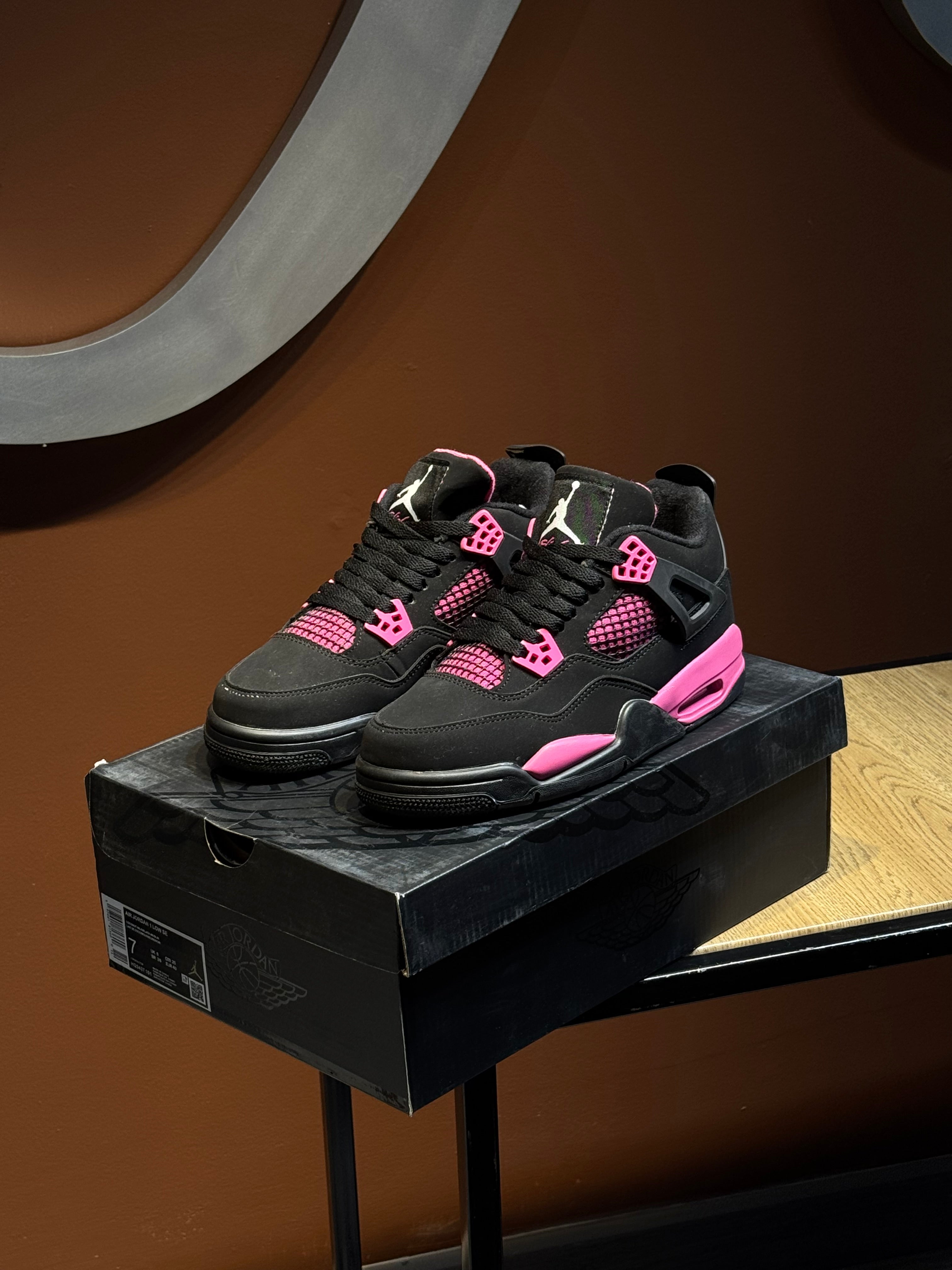 Jordan retro 4