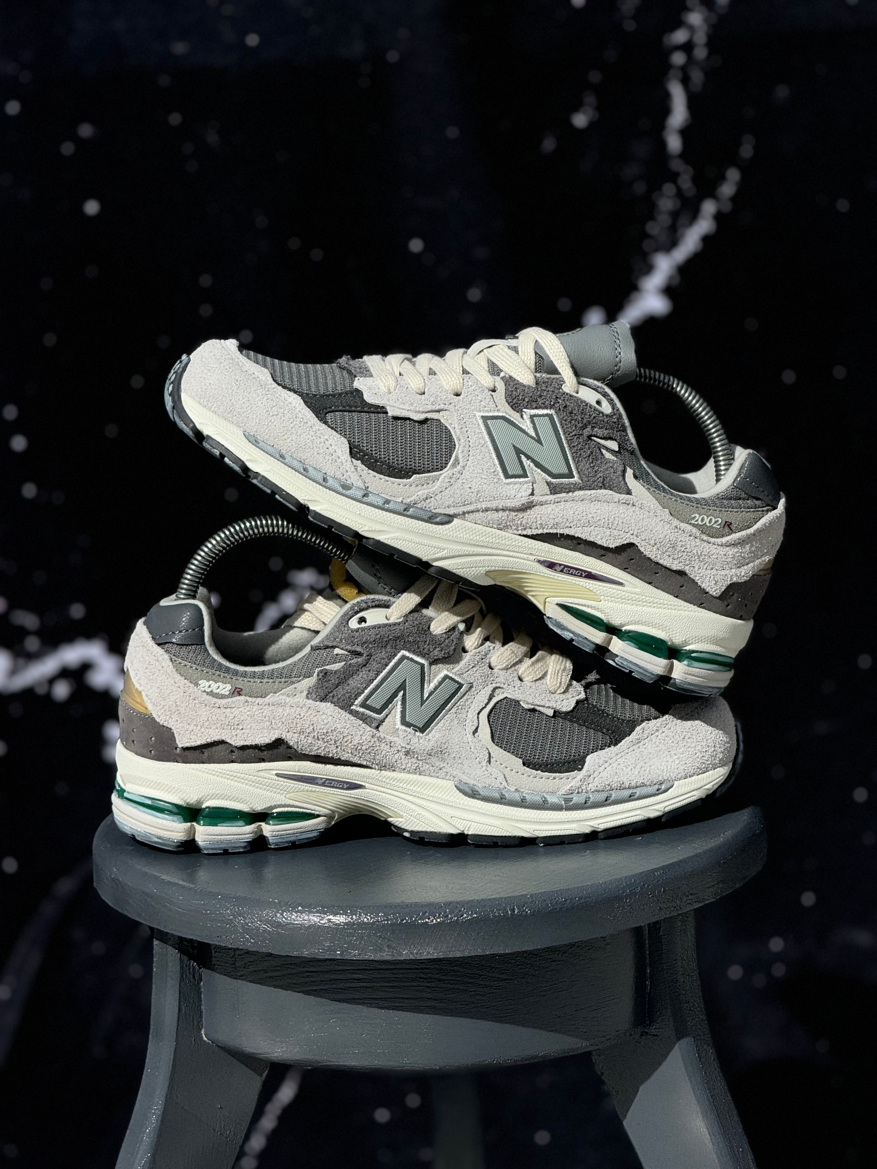 New Balance 2002r