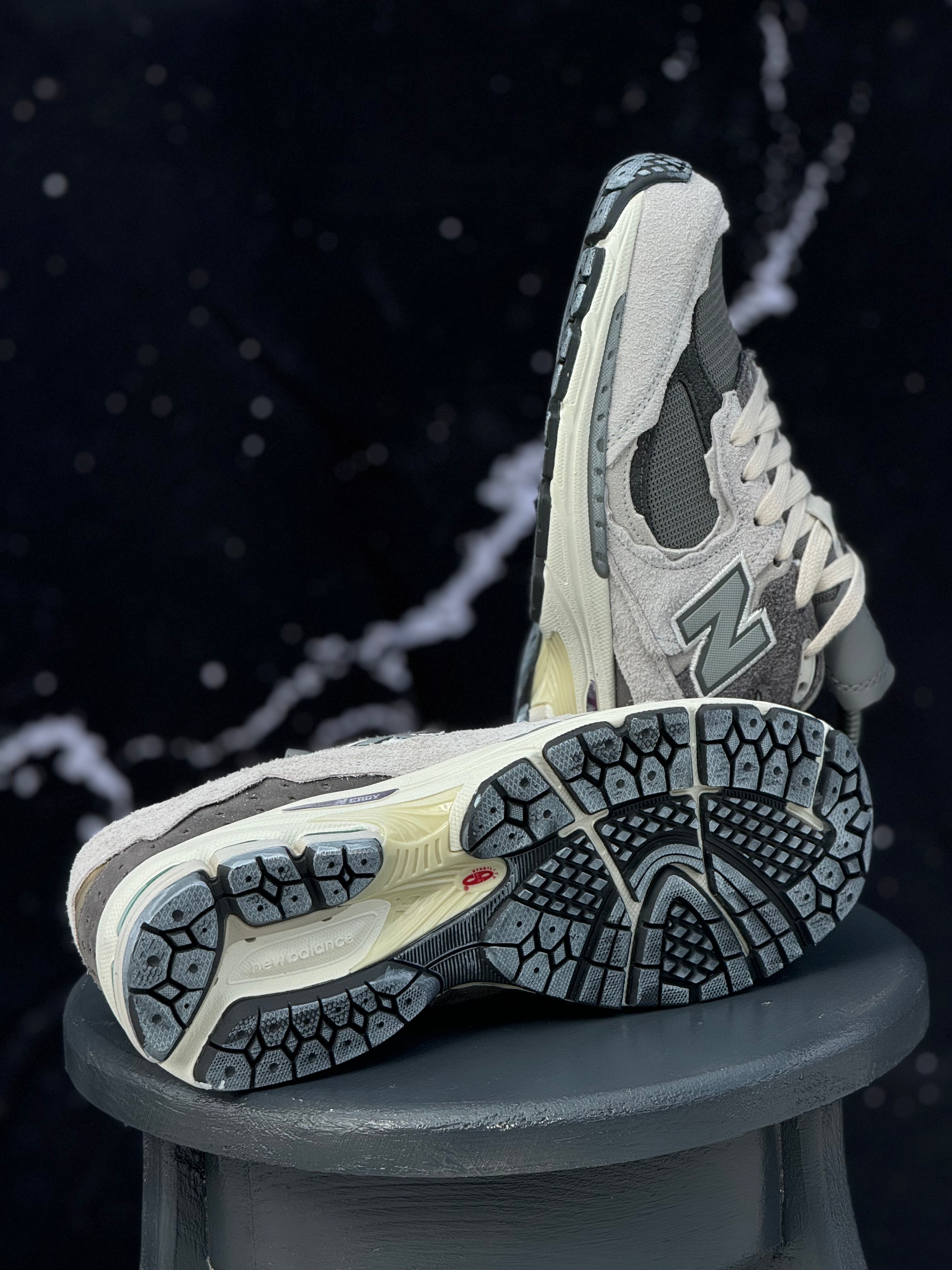 New Balance 2002r