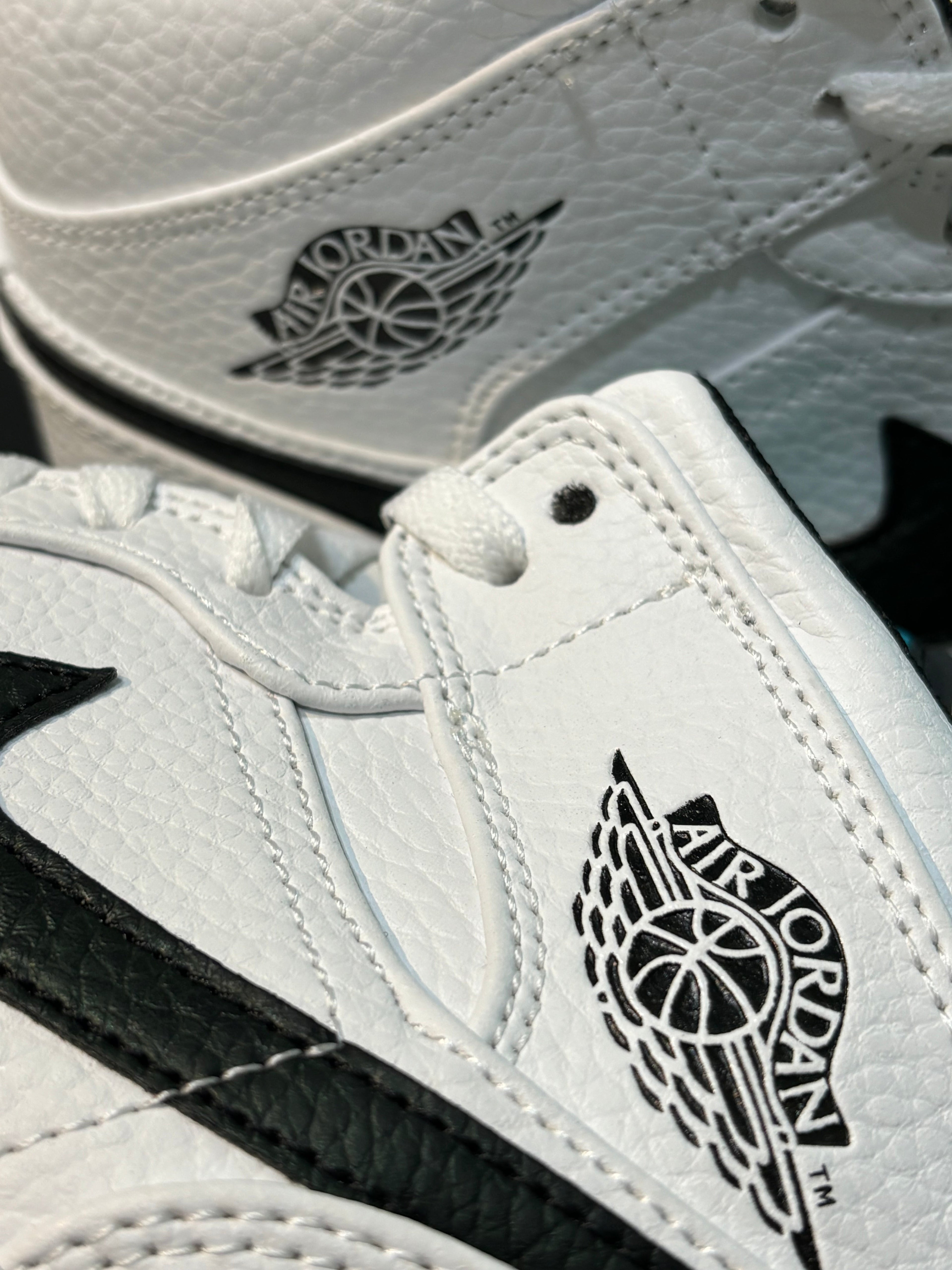 Jordan retro 1 blanco negro