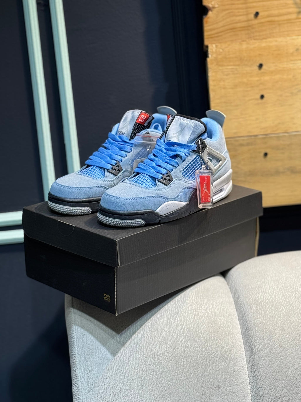 Jordan retro 4 blue