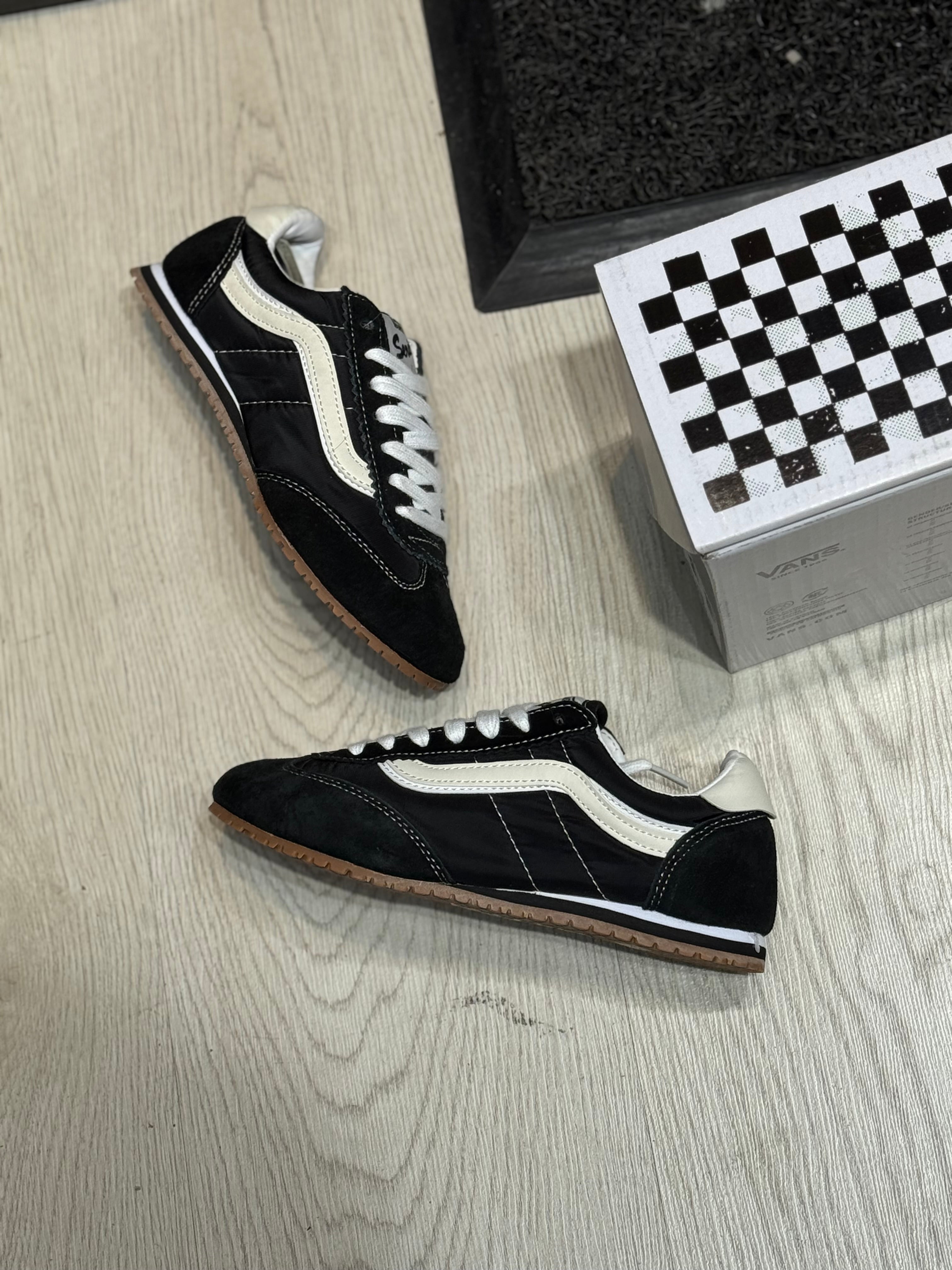Vans serio