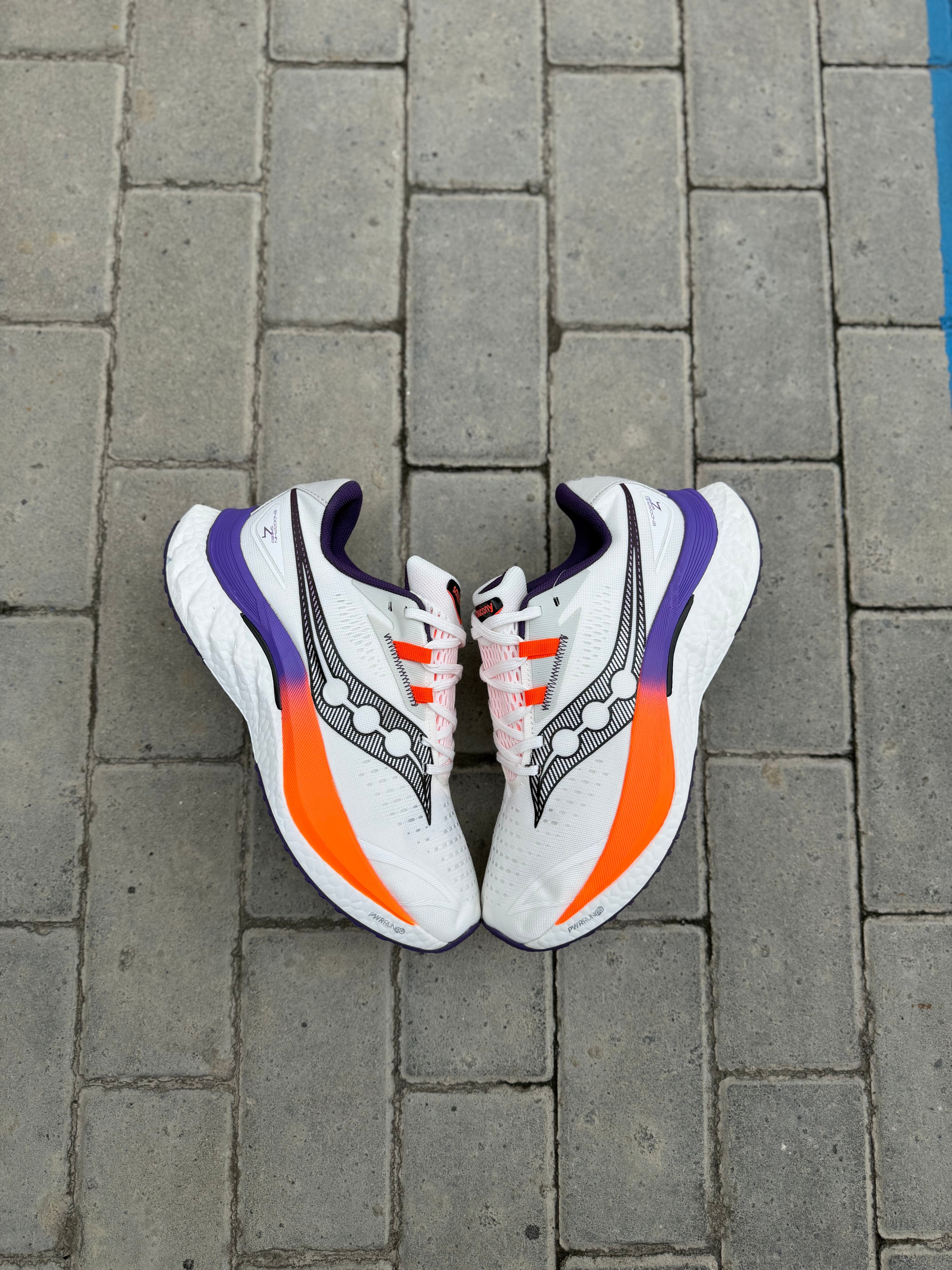 SAUCONY