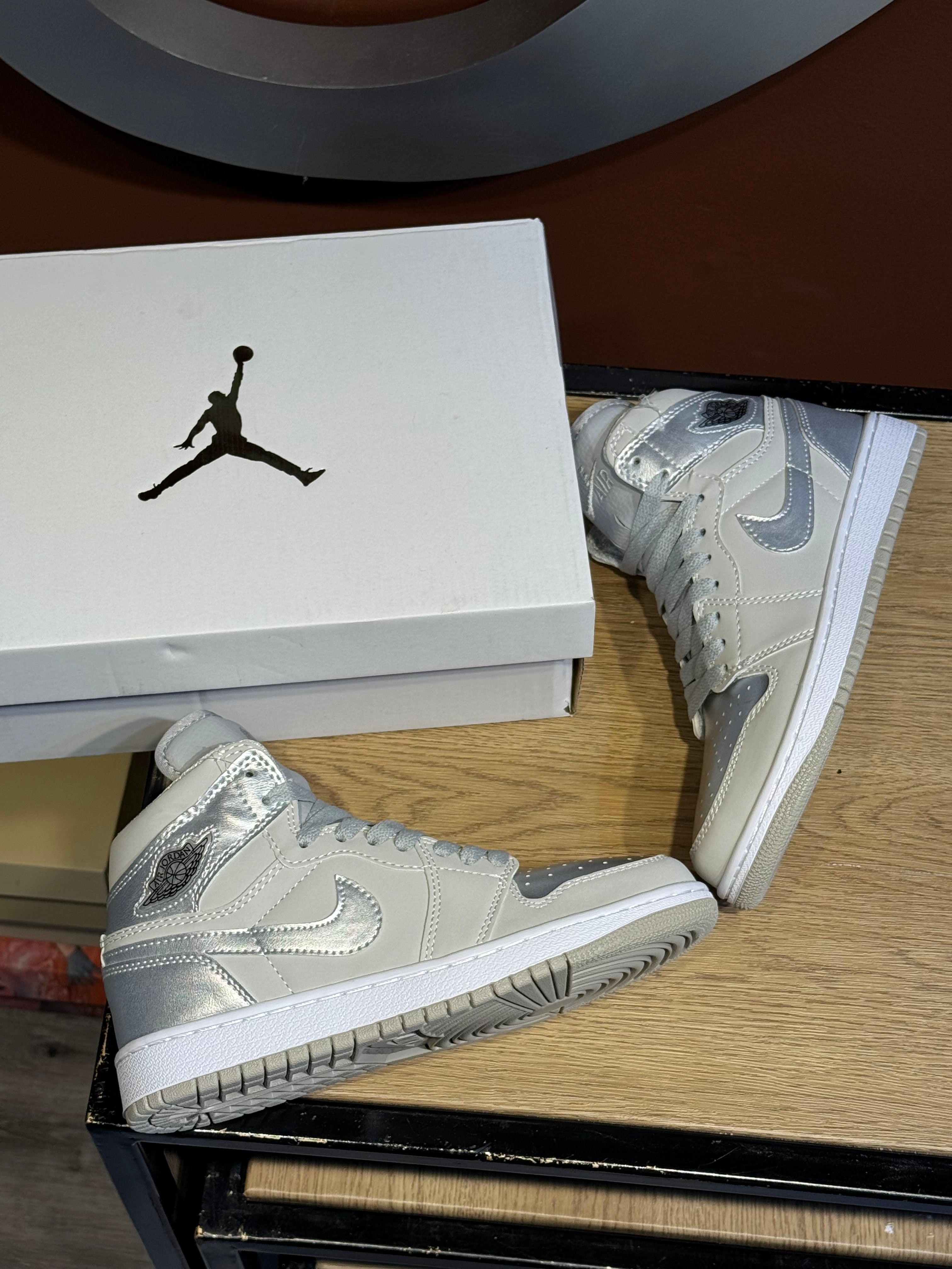 Jordan retro 1 Silver