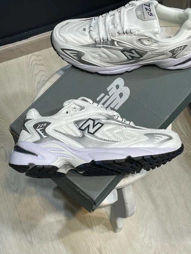 New Balance 725