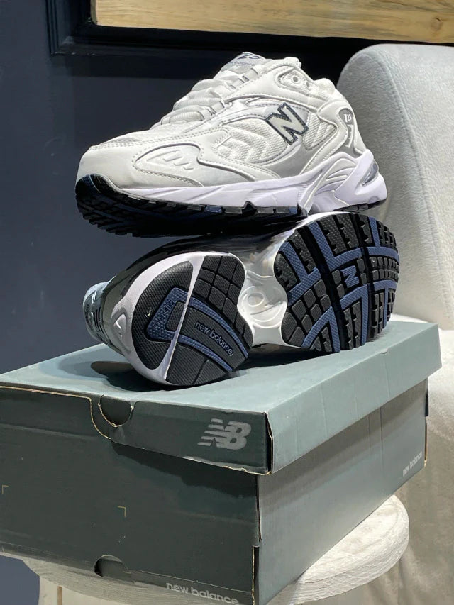 New Balance 725