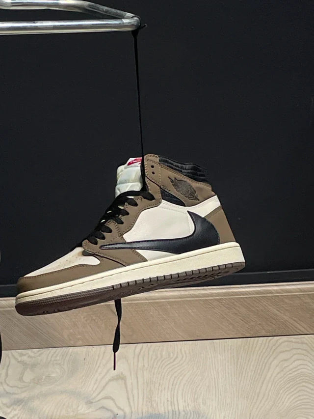 Jordan Retro 1 x Travis Scott
