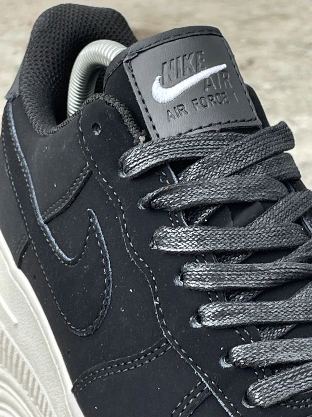 Nike Air Force one Black and White