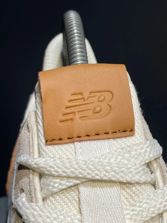 New Balance 327