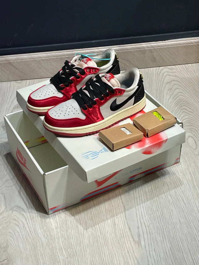 Jordan Retro 1 Low Trophy Room