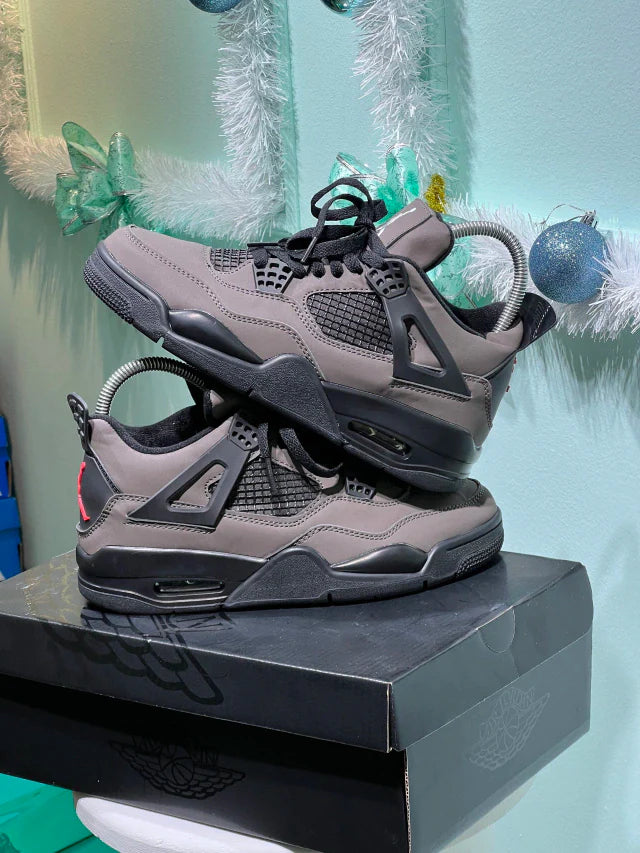Jordan Retro 4 x Travis Scott